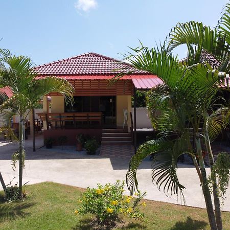 Naluemon Village Fh 1 Rayong Exterior foto