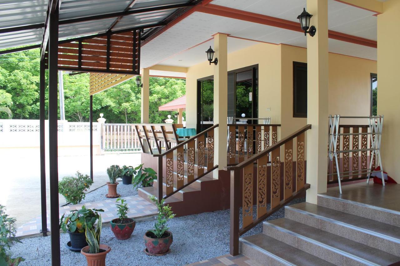 Naluemon Village Fh 1 Rayong Exterior foto